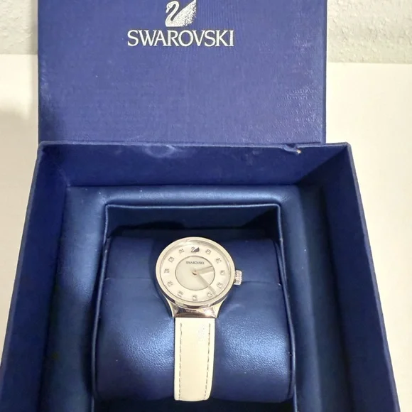 Swarovski Dreamy Leather Watch - Picture 3 of 17